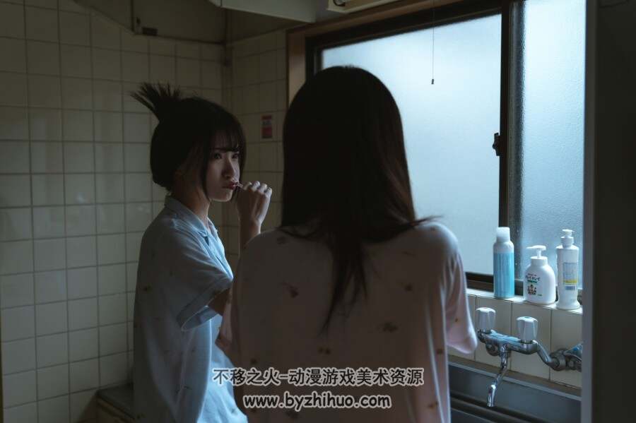 B站知名up主果哝双子日本旅拍[40P/24M]