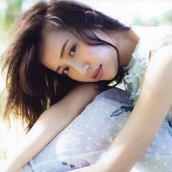 乃木坂年上組大姐姐衛(wèi)藤美彩寫真集《話を聞こうか》101P