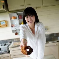 北向珠夕 第一部寫(xiě)真集 1st BOMB  10MB 百度網(wǎng)盤(pán)